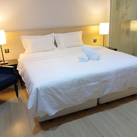 The Straits Suites By Ciconia Malacca Exterior foto